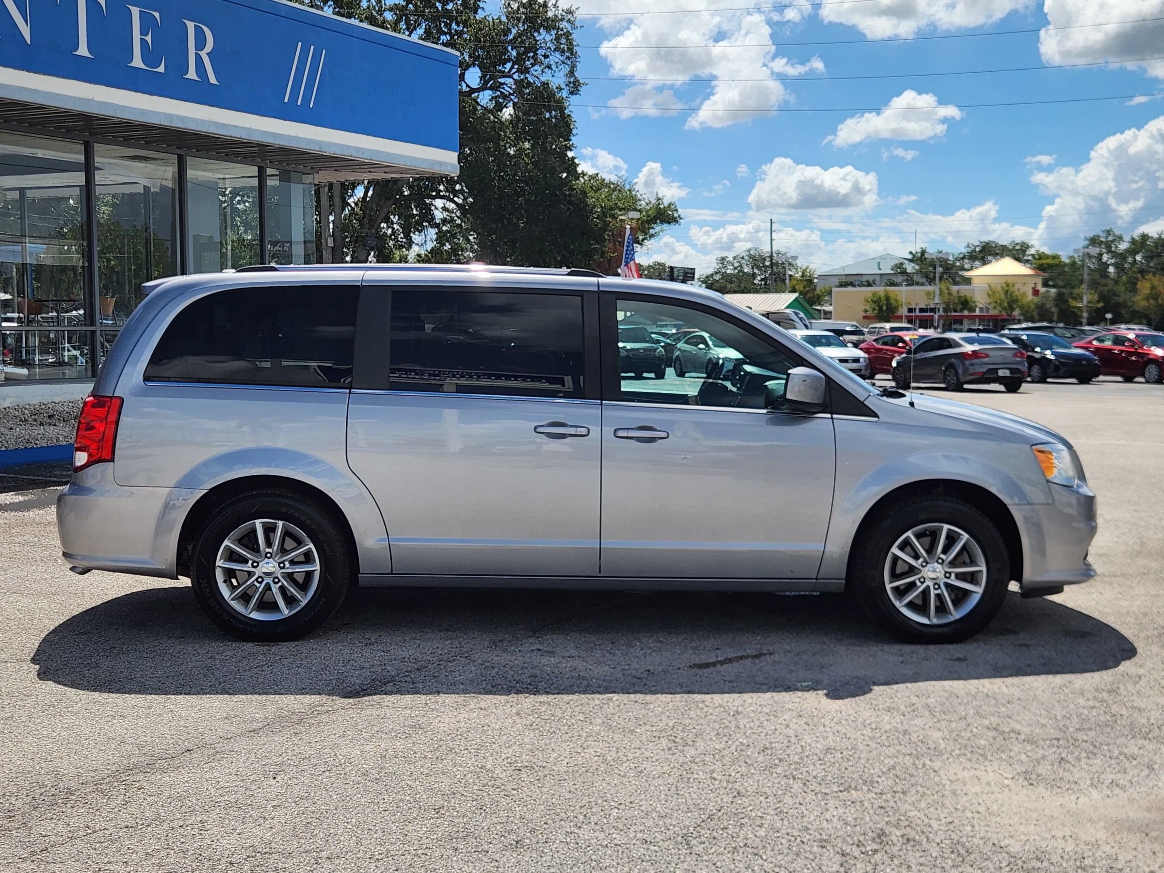 Used 2019 Dodge Grand Caravan SXT FWD image 9