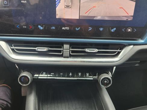 Used 2024 Chevrolet Equinox EV LT FWD image 11