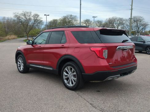 Used 2024 Ford Explorer XLT w/ Equipment Group 202A AWD/4WD image 6