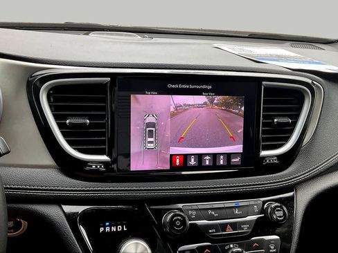 Used 2024 Chrysler Pacifica Premium FWD image 27