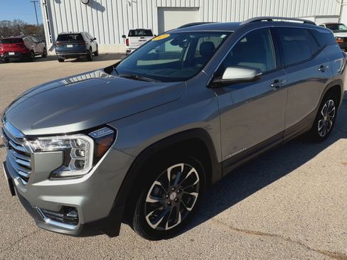 Used 2023 GMC Terrain SLT w/ Infotainment Package II image 4