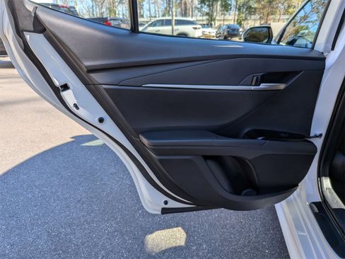 Used 2025 Toyota Camry SE image 27