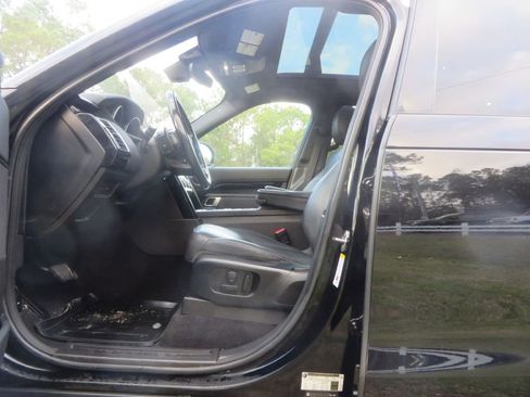 Used 2018 Land Rover Discovery SE image 10