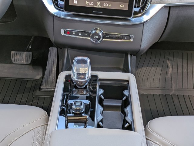 New 2026 Volvo XC90 T8 Plus w/ Protection Package Premier AWD/4WD image 20