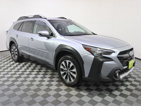 Used 2023 Subaru Outback Touring AWD/4WD image 7