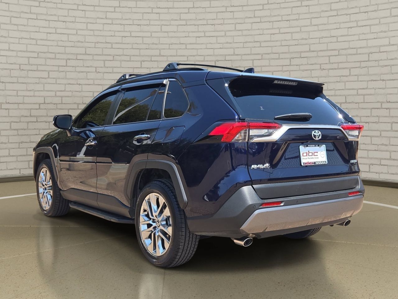 Used 2020 Toyota RAV4 Limited FWD image 7