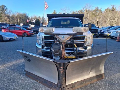 Used 2009 Chevrolet Silverado 3500 W/T w/ Snow Plow Prep Package image 3