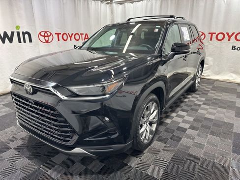 Used 2024 Toyota Grand Highlander Limited image 3