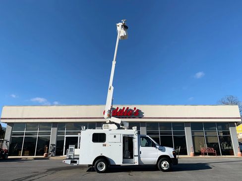 Used 2017 Ford E-350 and Econoline 350 Super Duty image 50