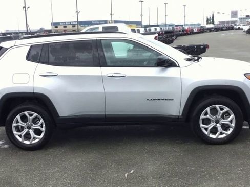 New 2025 Jeep Compass Latitude image 9