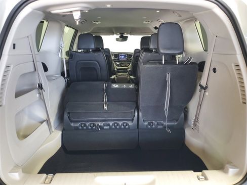 Used 2020 Chrysler Pacifica Touring-L Plus w/ Tire & Wheel Group image 24