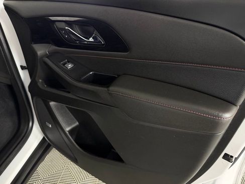Used 2023 Chevrolet Traverse RS FWD image 35