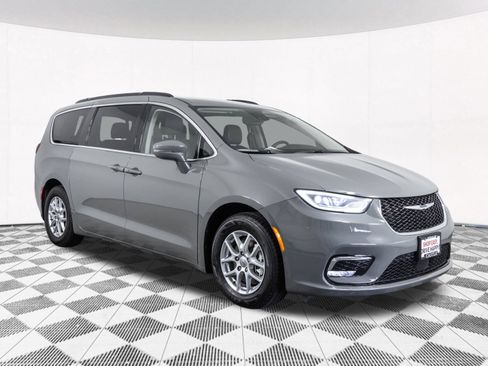 Used 2022 Chrysler Pacifica Touring-L FWD image 21
