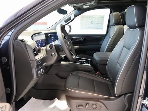 New 2025 Chevrolet Suburban Premier image 14