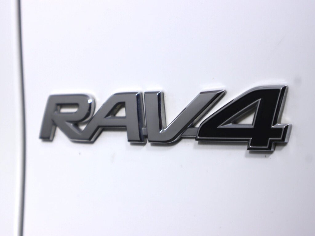Used 2021 Toyota RAV4 LE FWD image 34