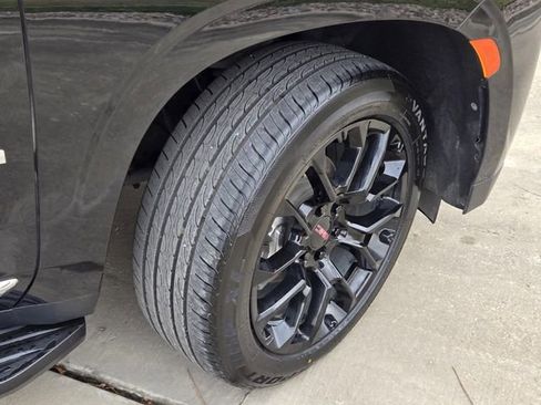 Used 2022 GMC Yukon SLT w/ SLT Premium Package image 6