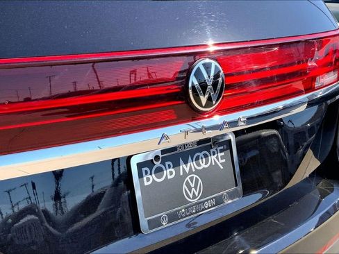 Certified 2024 Volkswagen Atlas SE image 8