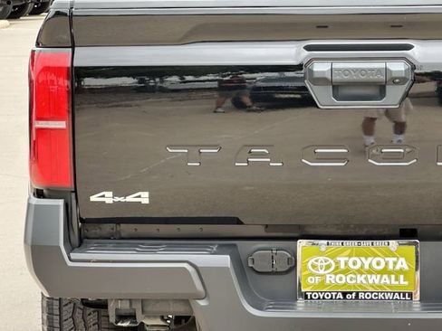 Used 2025 Toyota Tacoma SR image 5