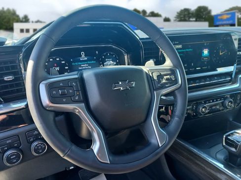 Used 2024 Chevrolet Silverado 1500 RST w/ Redline Edition AWD/4WD image 9