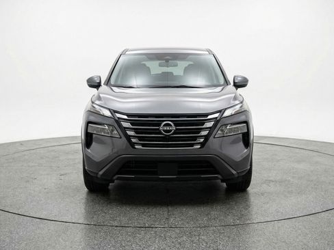 Used 2025 Nissan Rogue SV AWD/4WD image 2