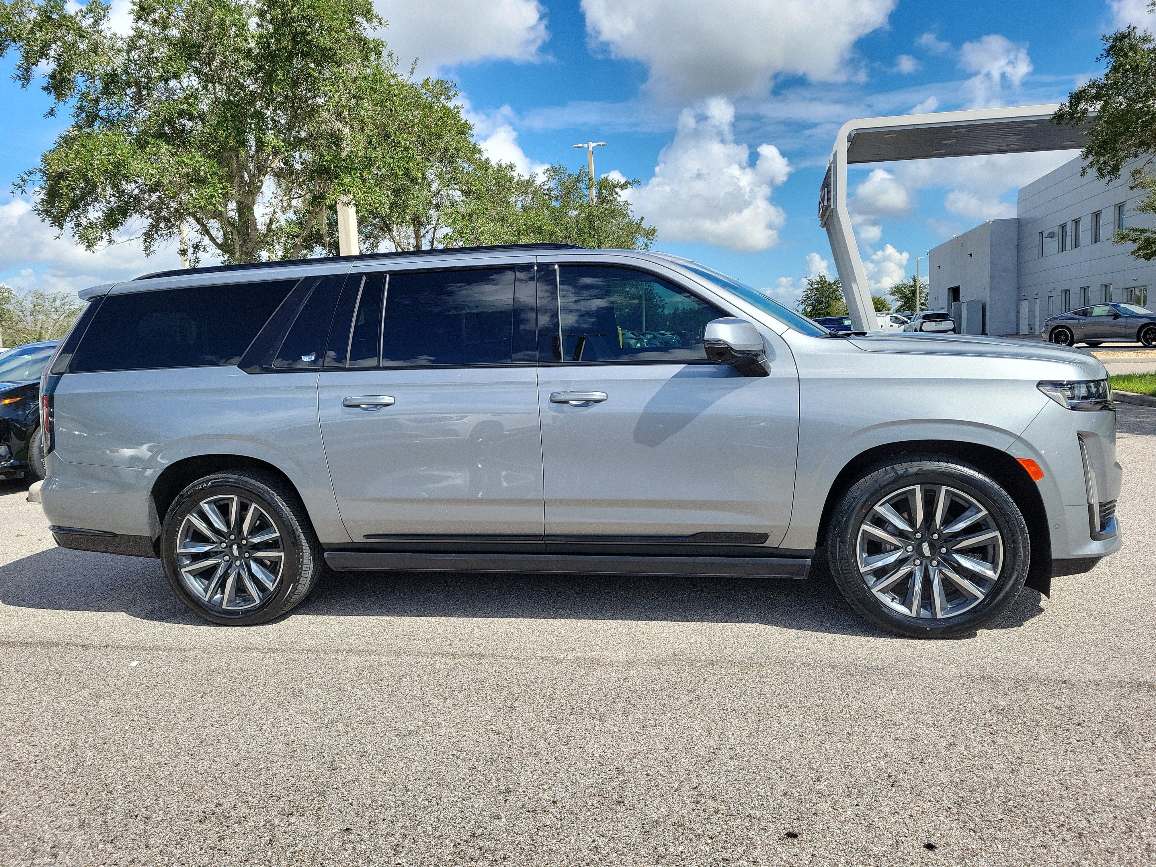 Used 2024 Cadillac Escalade ESV Sport w/ Touring Package AWD/4WD image 4