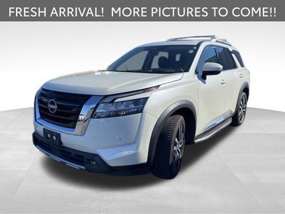 Used 2023 Nissan Pathfinder Platinum w/ Lighting Package (N93)
