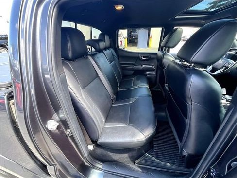 Used 2022 Toyota Tacoma Limited AWD/4WD image 23