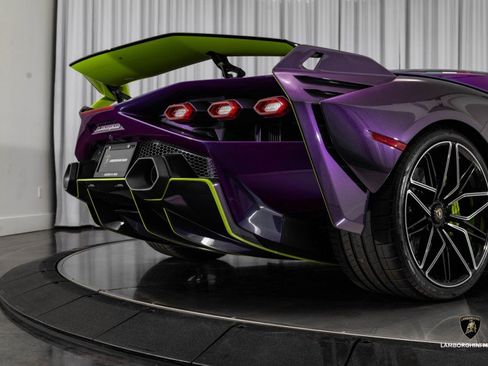 Used 2020 Lamborghini Sian Coupe image 32