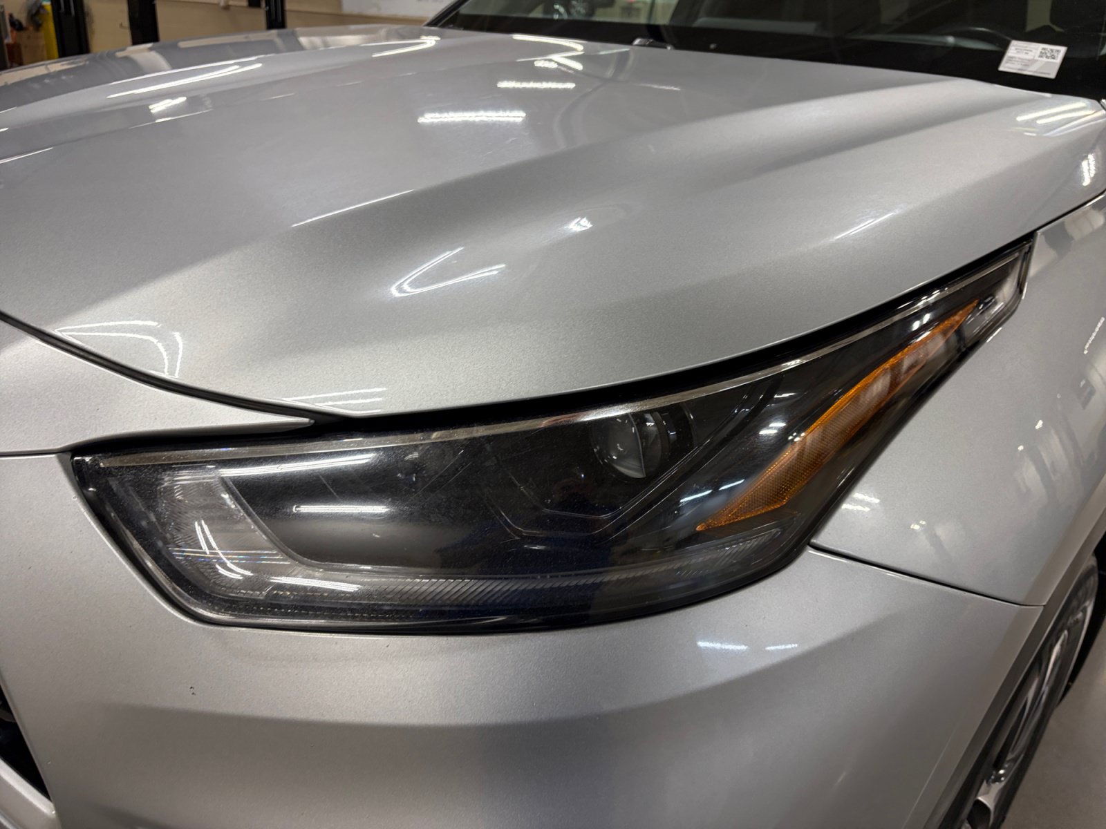 Used 2021 Toyota Highlander XLE AWD/4WD image 9