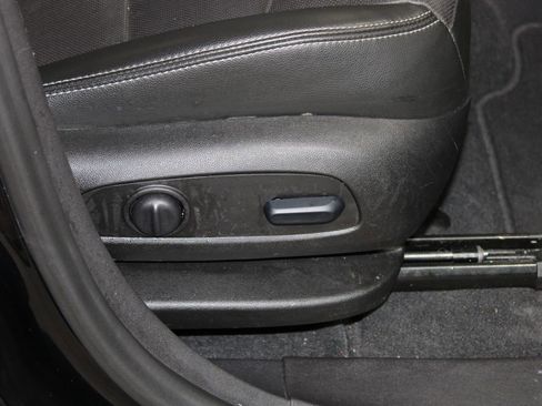 Used 2024 GMC Terrain SLT image 27