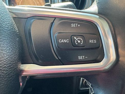 Used 2019 Jeep Wrangler Unlimited Sahara AWD/4WD image 17