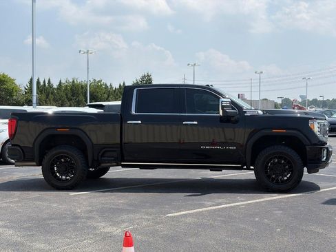 Used 2023 GMC Sierra 2500 Denali w/ Denali Black Diamond Edition AWD/4WD image 4