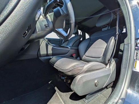 Certified 2025 Mercedes-Benz GLC 300 image 15