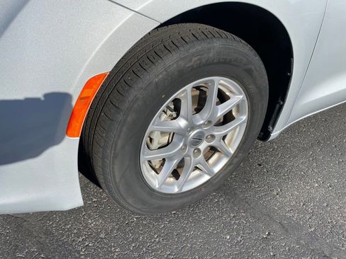 Used 2024 Chrysler Voyager LX image 3