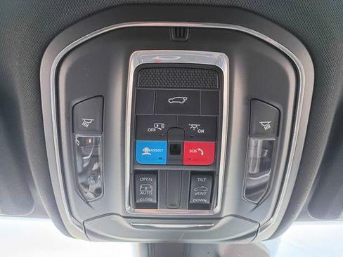 Used 2025 Jeep Grand Cherokee L Laredo w/ Luxury Tech Group I AWD/4WD image 17