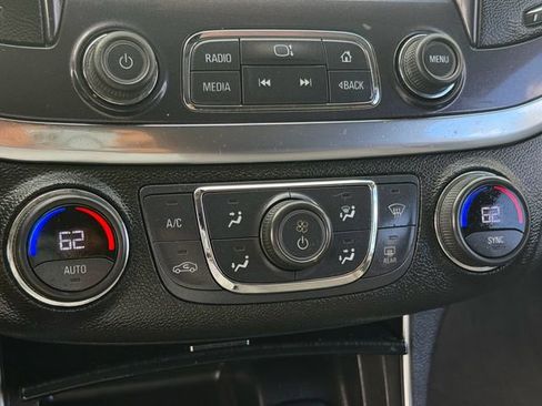 Used 2016 Chevrolet Impala LT FWD image 23