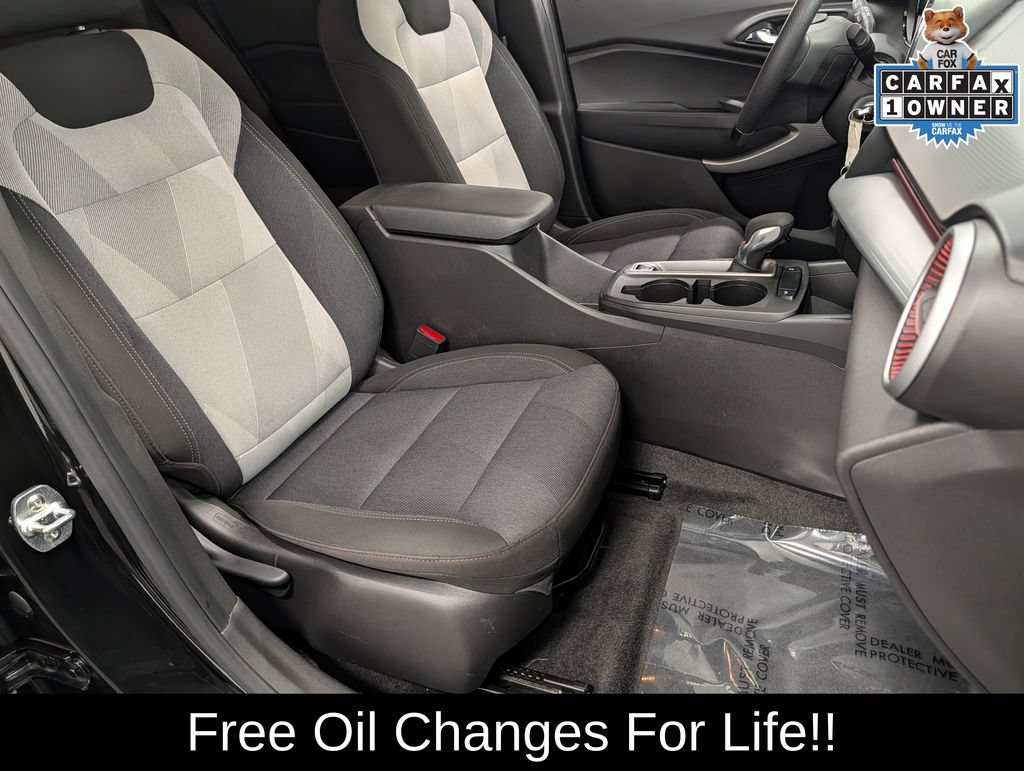 Used 2025 Chevrolet Trax RS w/ Driver Confidence Package FWD image 29