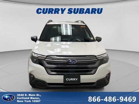 Used 2025 Subaru Forester Premium AWD/4WD image 8