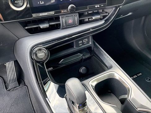 Used 2023 Lexus NX 250 FWD w/ Towing Package (2000 Lbs) image 32