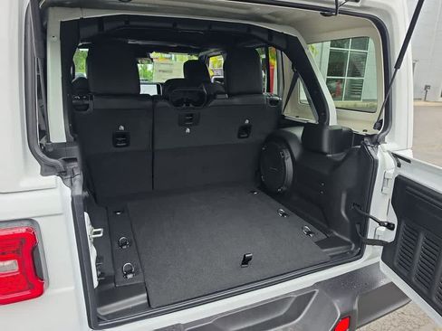 New 2026 Jeep Wrangler Unlimited Sahara AWD/4WD image 23