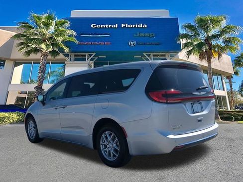 New 2026 Chrysler Pacifica Select FWD image 7