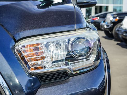 Used 2018 Toyota Tacoma TRD Sport w/ TRD Premium Sport Package image 8