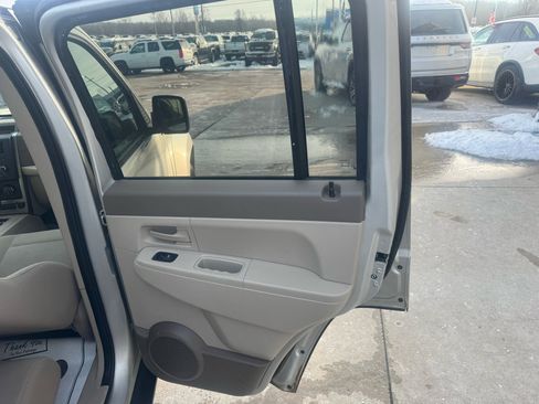 Used 2008 Jeep Liberty Sport image 17