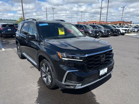 Certified 2025 Honda Pilot Touring image 1