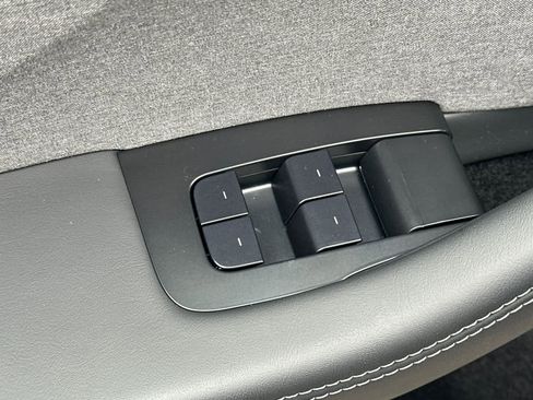 Used 2025 Tesla Model 3 image 13