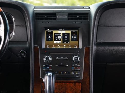 Used 2016 Lincoln Navigator Select RWD image 41
