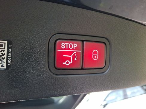 Used 2024 Mercedes-Benz GLC 300 4MATIC image 26