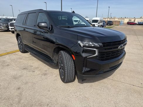 Used 2024 Chevrolet Suburban RST image 19