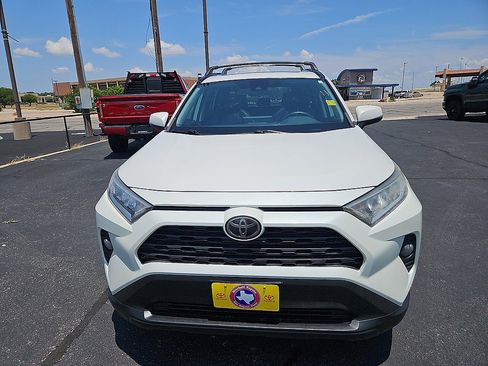 Used 2021 Toyota RAV4 XLE Premium FWD image 8