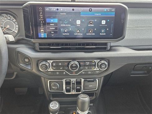 New 2024 Jeep Gladiator Sport image 17